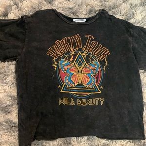 GRAPHIC TEE CAUTION TO THE WIND